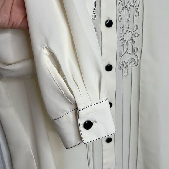 COUNTRY CLASSICS By Koret Cream Button Down Blouse - Picture 7 of 12